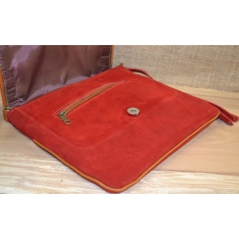 Torebka ze skóry etno w czerwonym kolorze  z koralikami mullo .